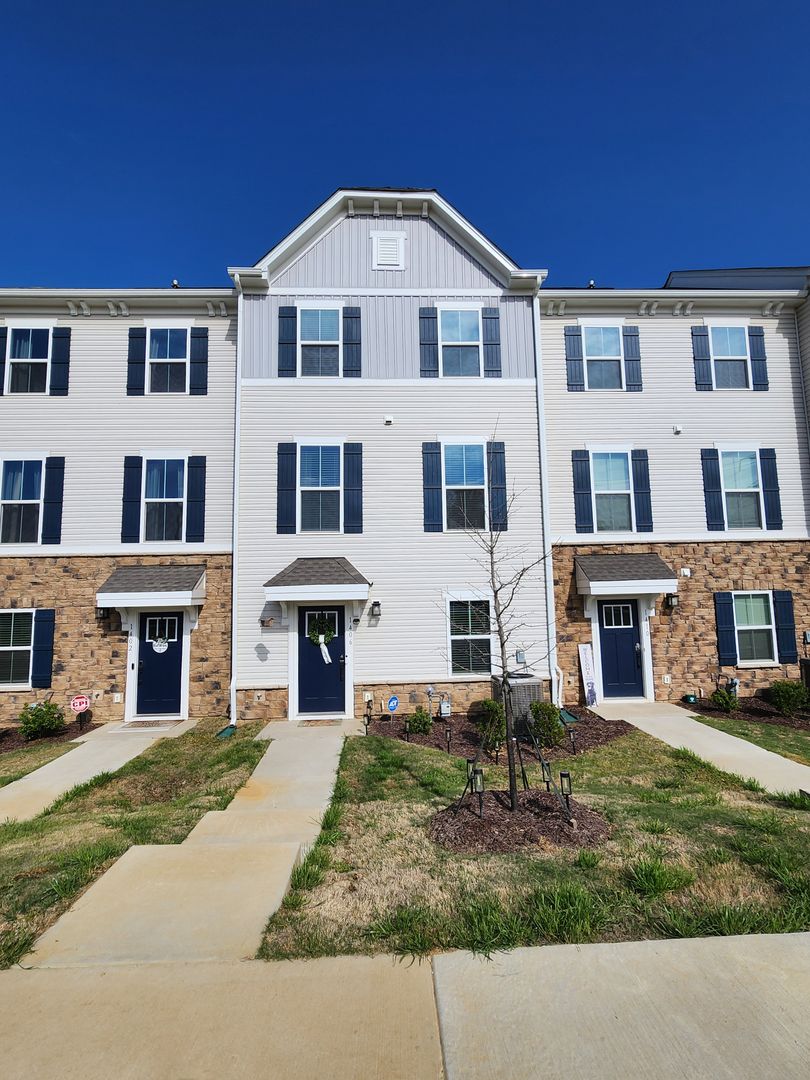 Charlotte Townhome: 1406 Newell Towns Ln