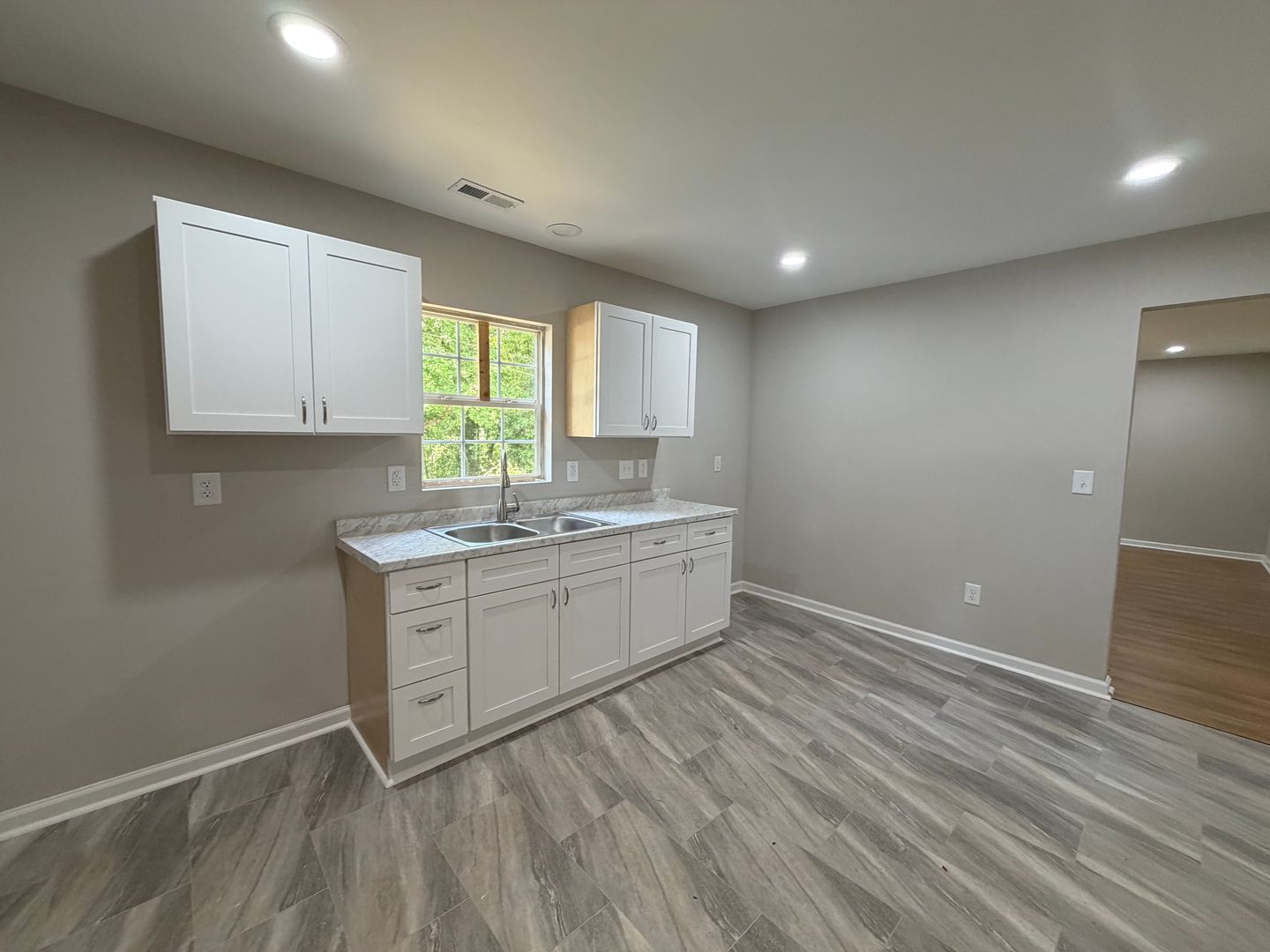 Gastonia House: 1204 Iva Avenue