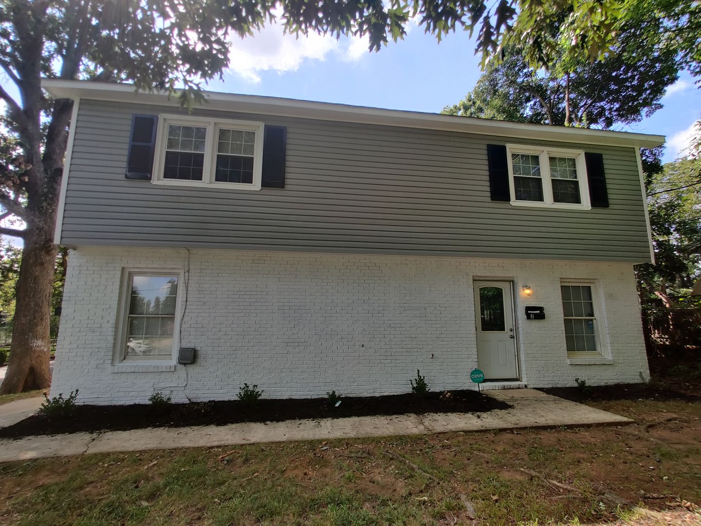 Charlotte House: 334 N Hoskins Rd