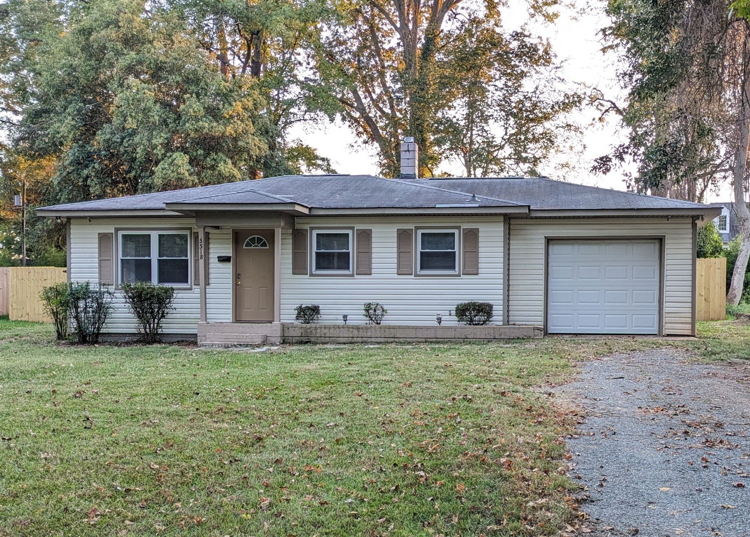 Charlotte House: 5518 Lantana Ave