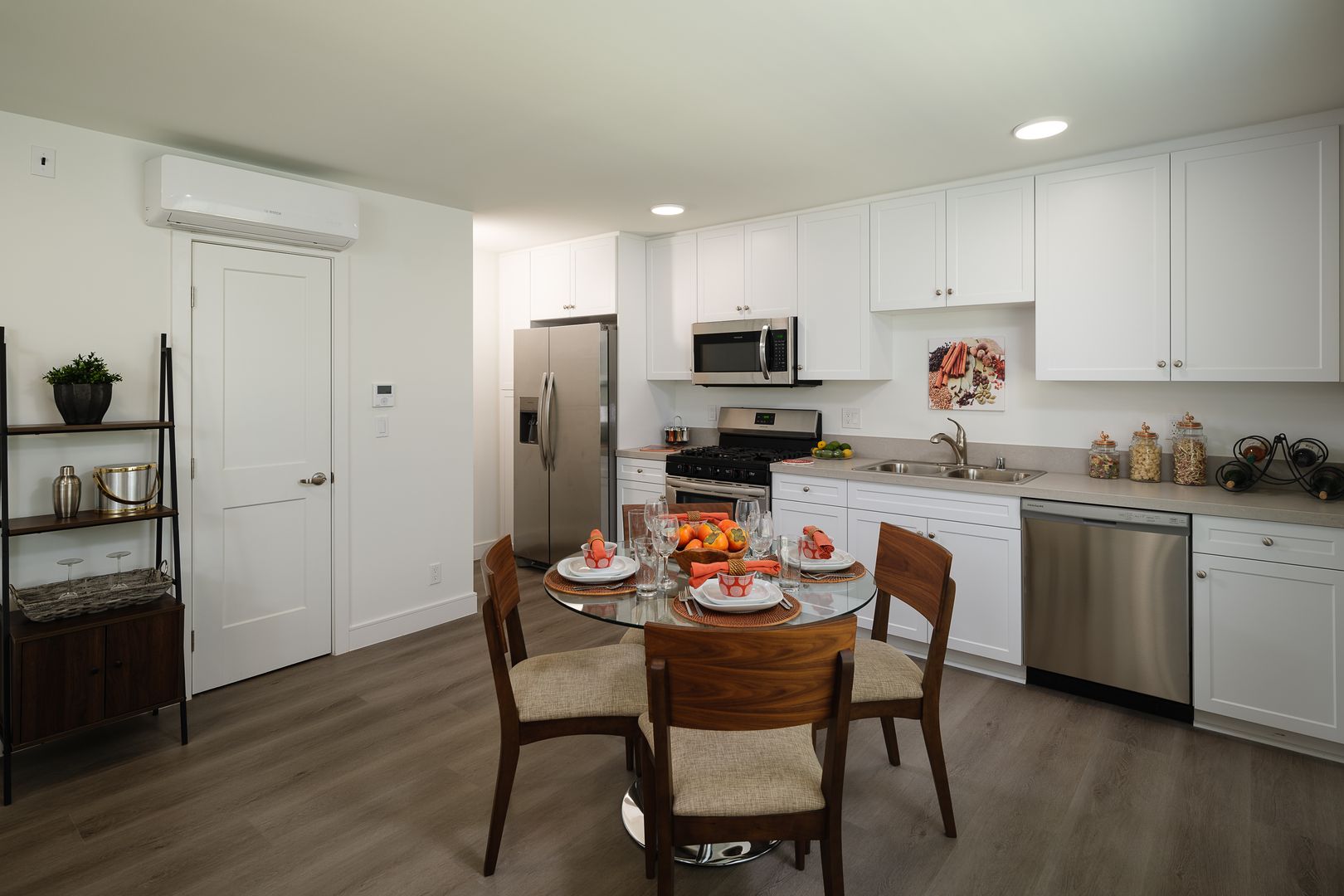 Los Angeles Apartment: 757 S. Kingsley Dr.