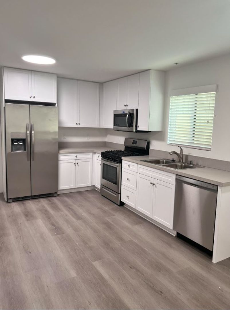 Los Angeles Apartment: 757 S. Kingsley Dr.