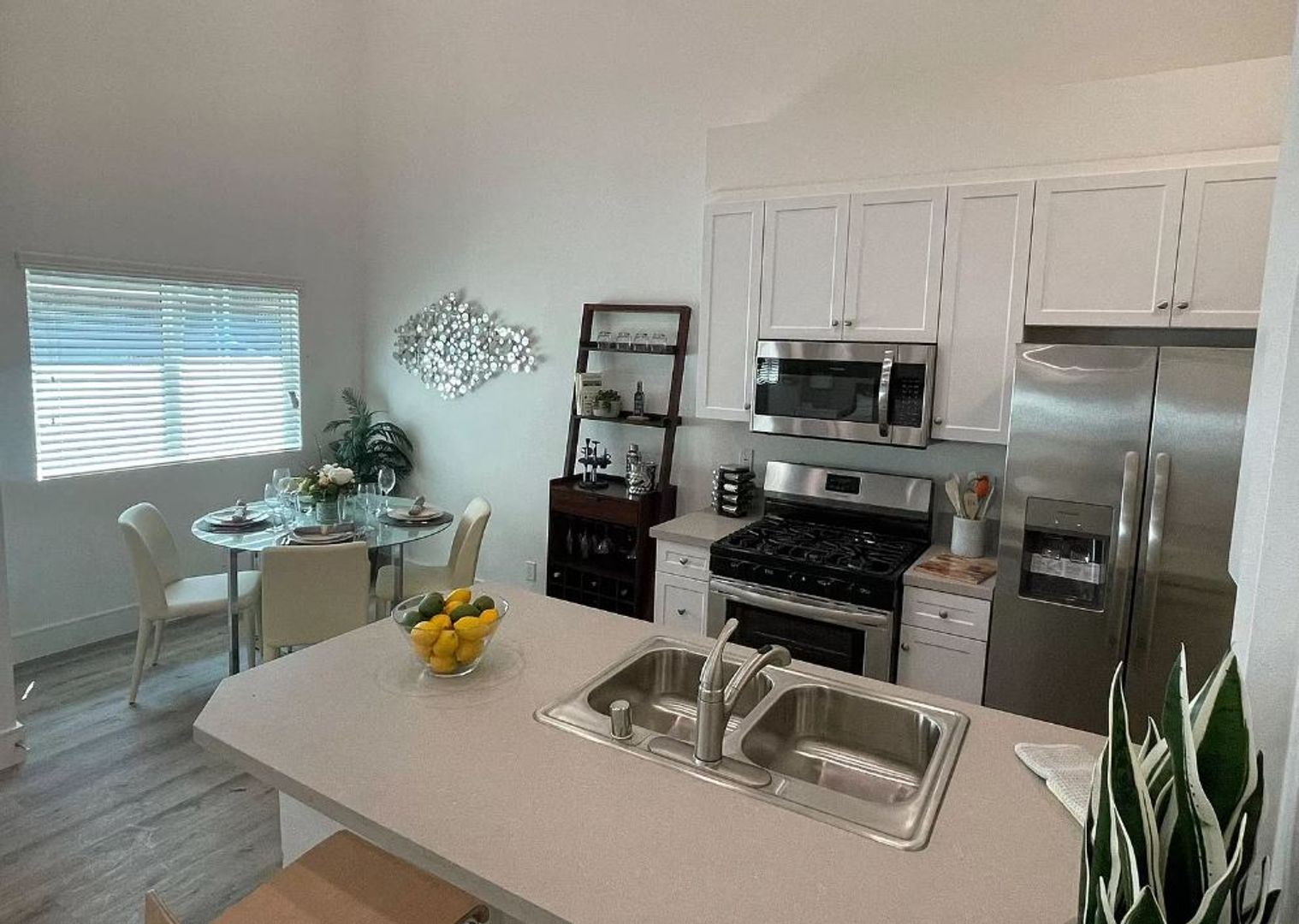 Los Angeles Apartment: 720 S. Kingsley Dr.