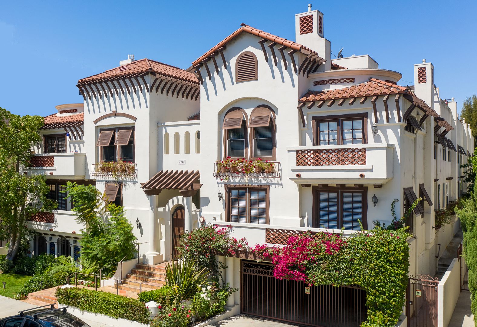 Studio City Apartment: 4243 Mary Ellen Ave