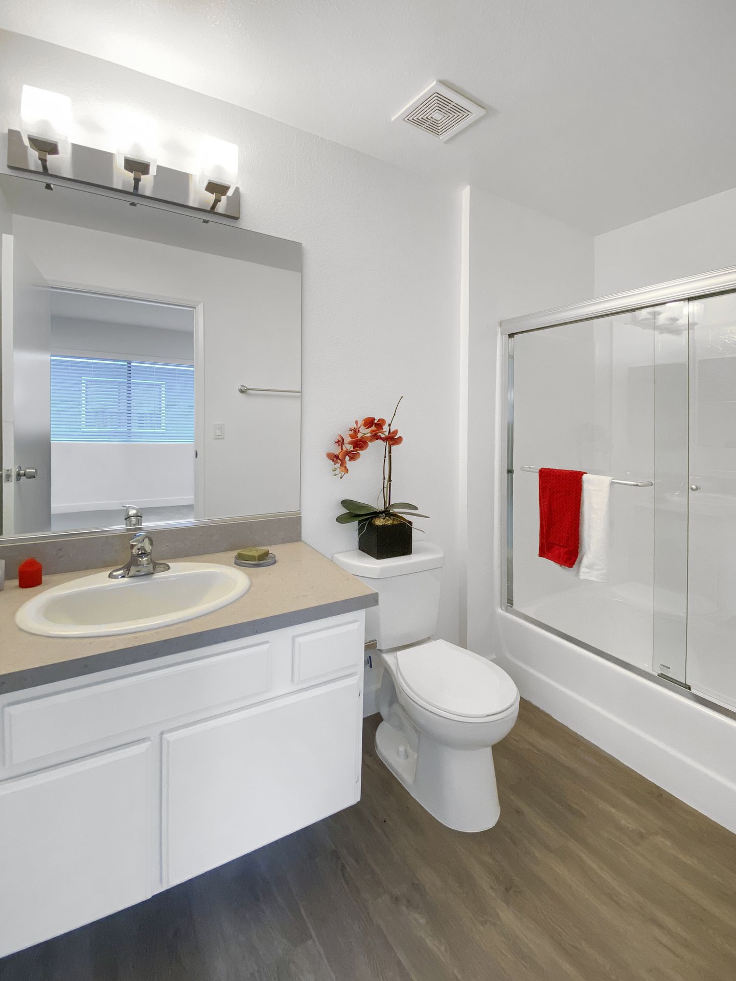 2 BED, 2.5 BATH TOWNHOUSE UNIT * NORTH GLENDALE * WASHER DRYER