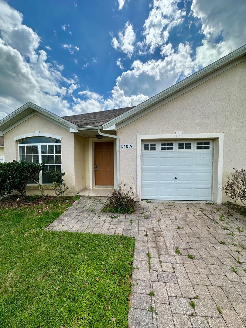 Poinciana House: 510 Blackbird Ln.