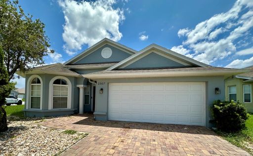 4/2 in Wyndham Lakes! Available NOW! – photo 1
