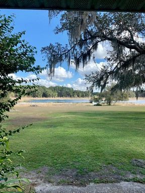 1/1 Efficiency apartment w/ LAKE VIEW and WATER/ELECTRIC INCLUDED! Furnishings available! – photo 1