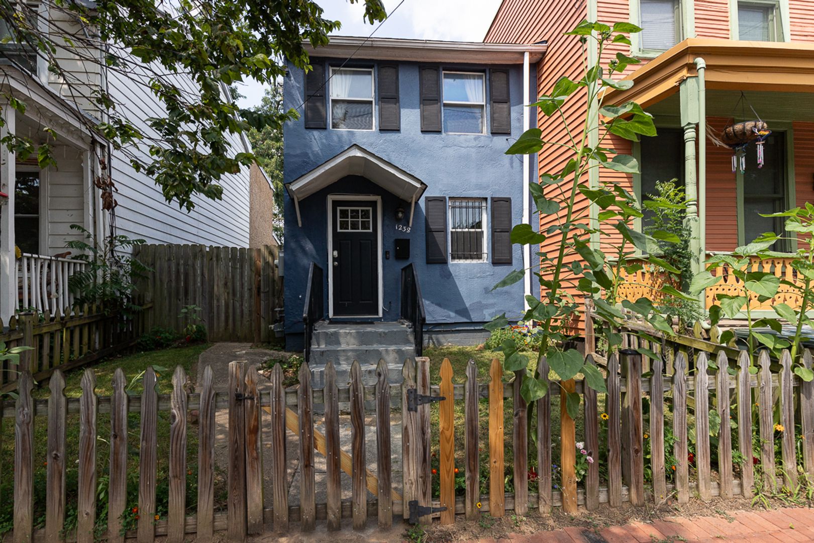 Washington House: 1238 U St SE