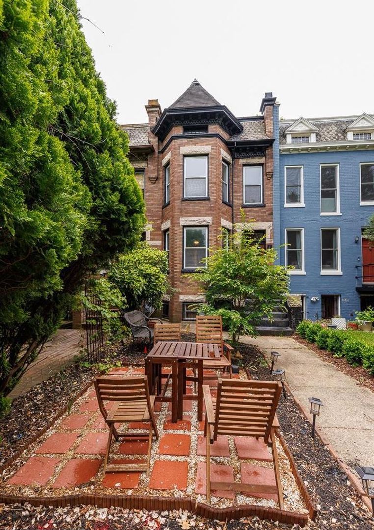 Washington Apartment: 1437 E Capitol Street SE