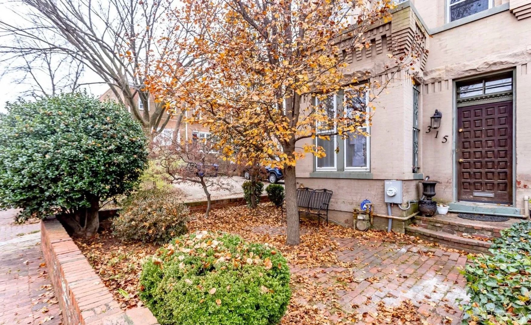 Washington House: 315 12th St SE