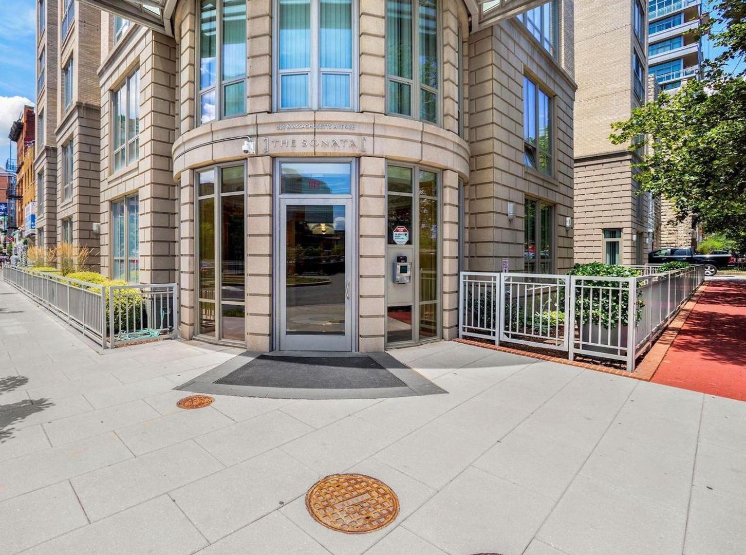 Washington Condo: 301 Massachusetts Ave NW #301