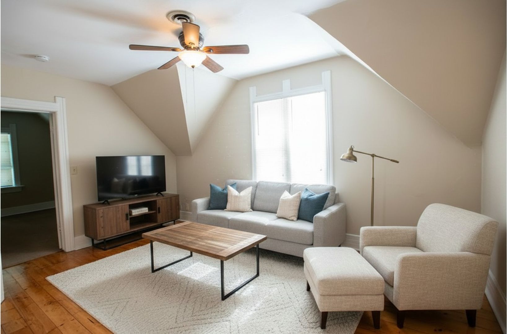 Milwaukee Apartment: 2573 N. Bartlett Ave