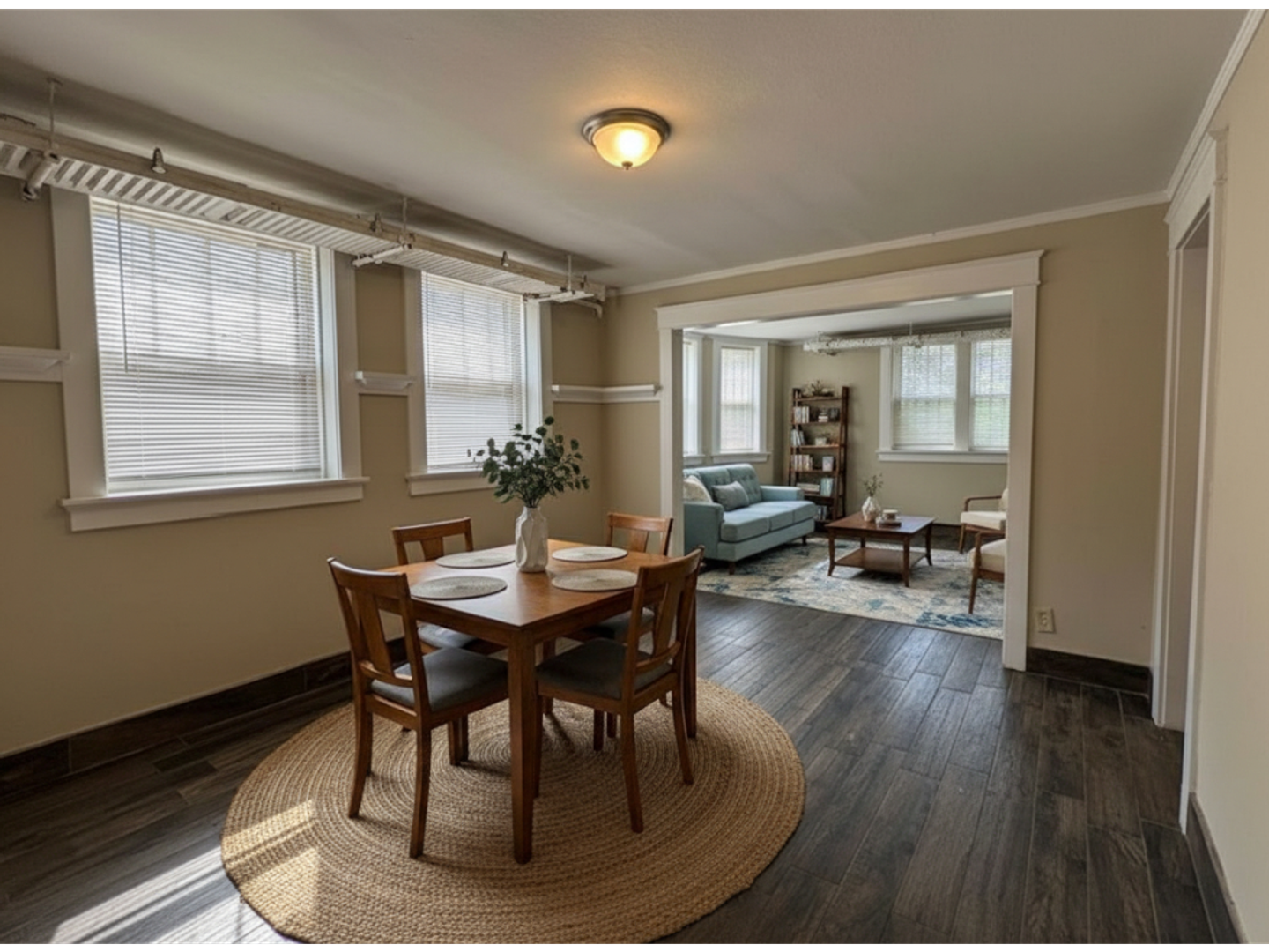 Milwaukee Apartment: 1704 E Locust St