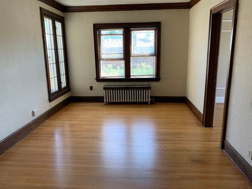 9/16- $1295 – 2 Bedroom, 1 Bathroom Apartment - Includes Heat -Riverwest / UWM – photo 1