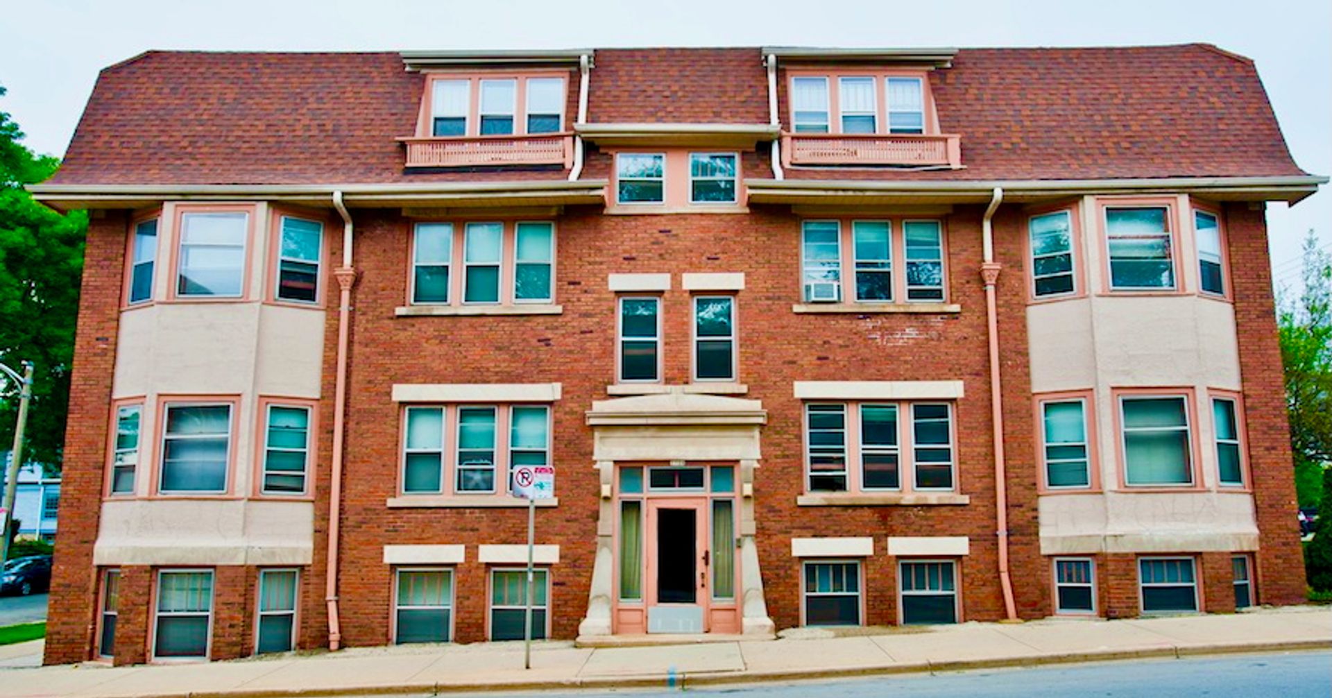 1704 E Locust Apartments