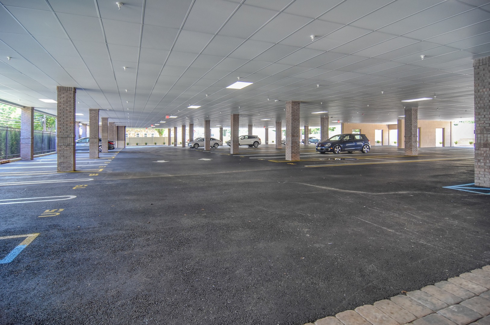 Parking at CENTURION ELIZABETH 321