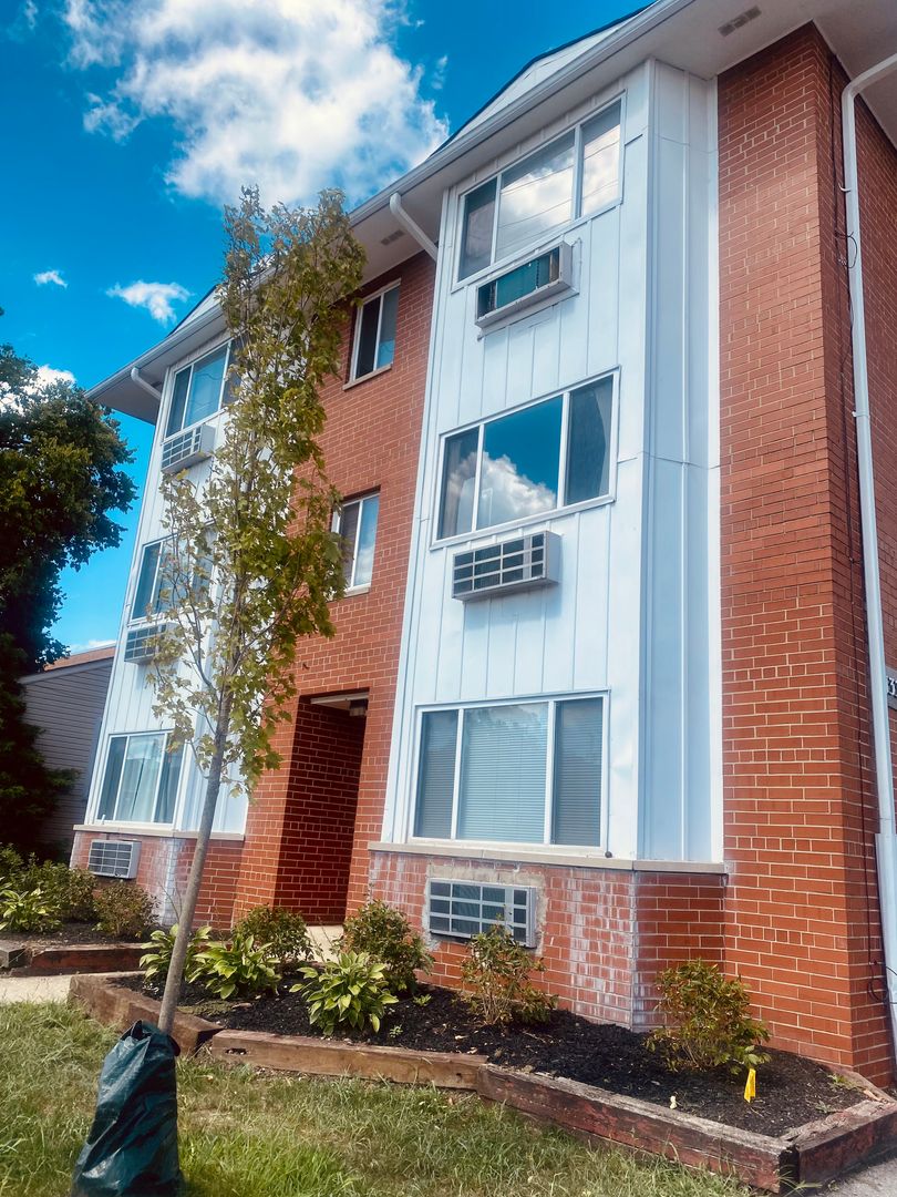 Columbus Apartment: 1330 W 5th Avenue