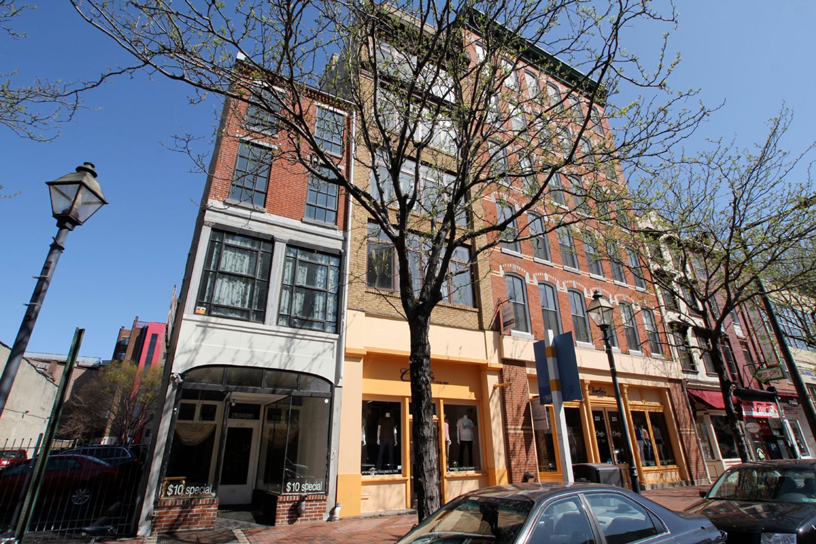 Philadelphia Apartment: 239 Market St.