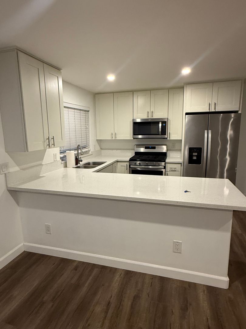 San Diego Apartment: 2006 Diamond St