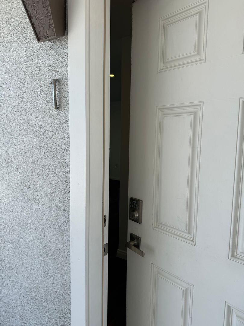 San Diego Apartment: 2006 Diamond St