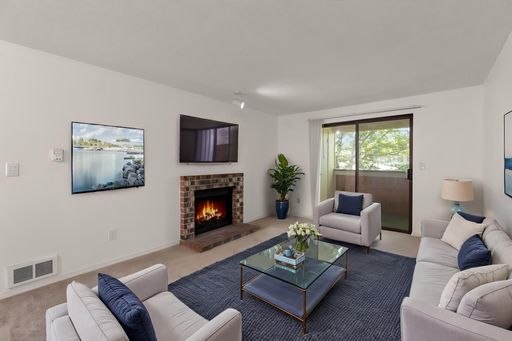 New carpet and paint! Top floor, 2drm, 2 full bath, open floor plan, pool, water, sewer, garbage included in rent – photo 1