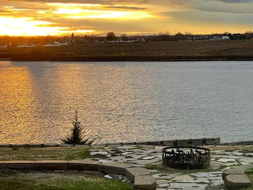 Waterfront! Sunset views! 3 bdrms! Attached garage! Private driveway! – photo 1