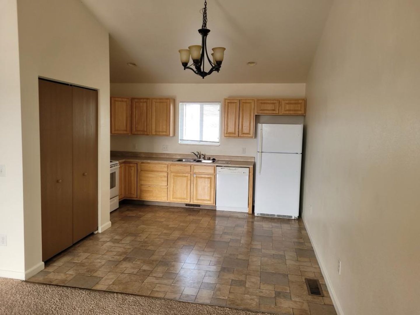 Laurel Apartment: 1103 E. Main St