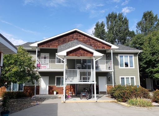 3 Bedroom Apartment with Central A/C & Carport – photo 1