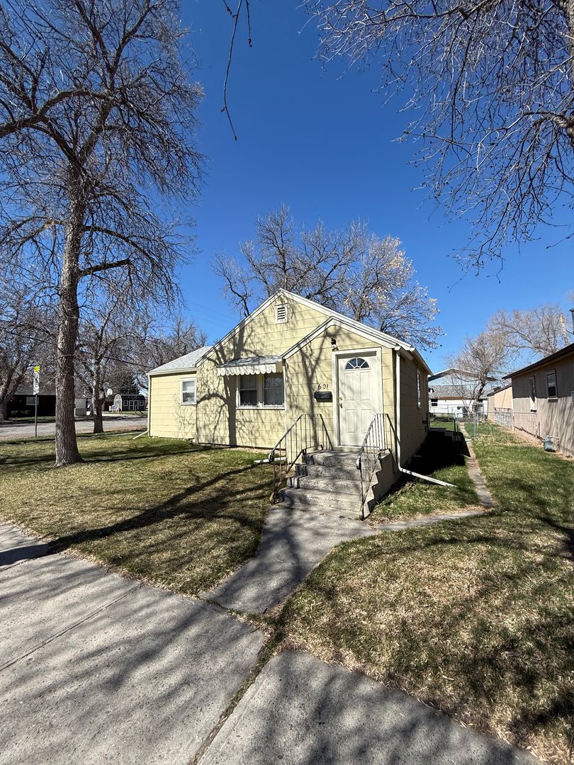 Laurel House: 601 E. 6th St