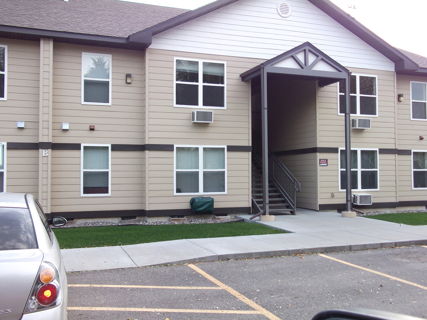 Laurel Apartment: Meadowood Apartments