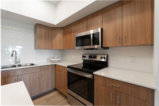 $500 Off Move-In with 12+ month lease – photo 1