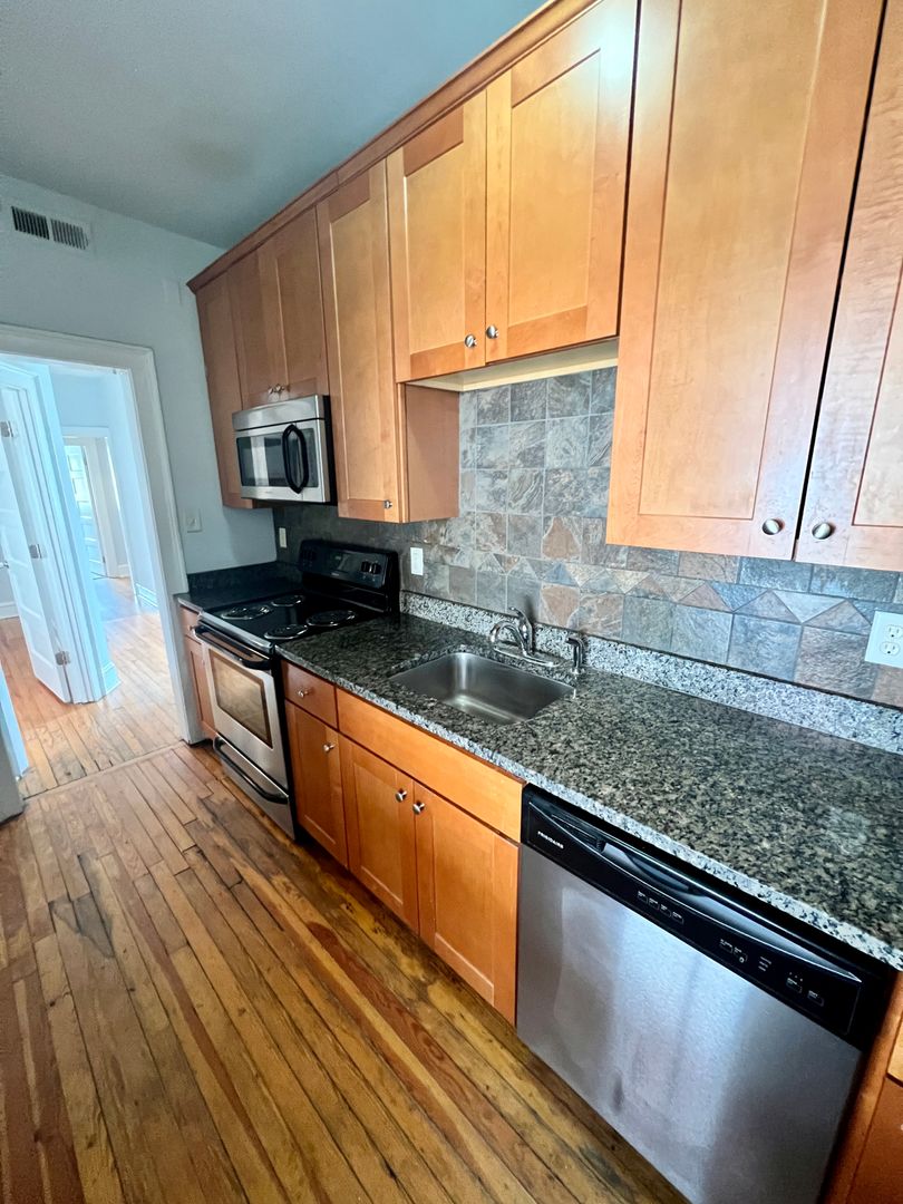 Richmond Apartment: 1125 West Grace Street