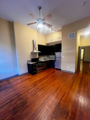 Renovated One Bedroom located on West Franklin, Internet included with WASHER & DRYER! – photo 1
