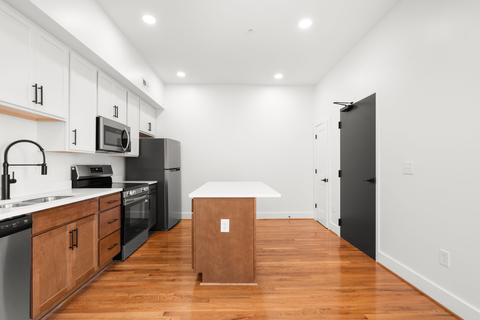 Richmond Apartment: 2033 W Broad St