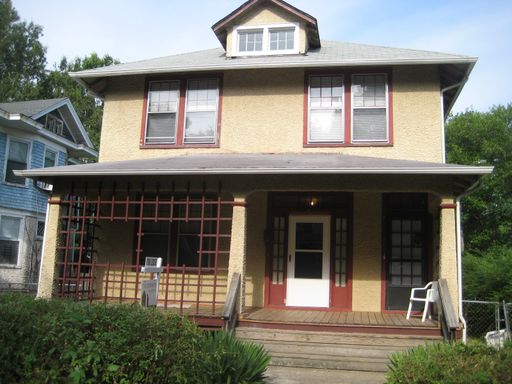 One bedroom Duplex, off street Parking. – photo 1
