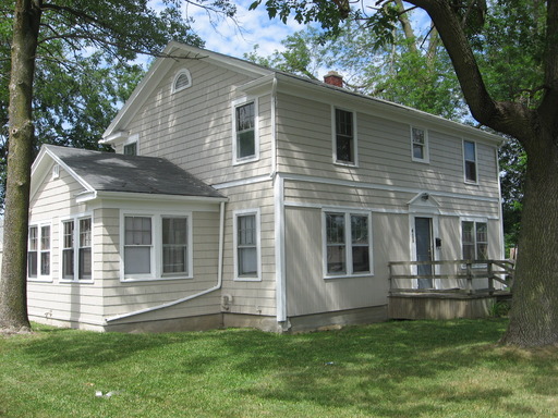 Spacious 3 Bedroom @ 419 E Pettit Ave – photo 1