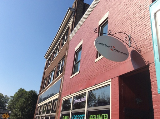 Retail/Office near downtown, Excellent visibility and plenty of free parking! – photo 1