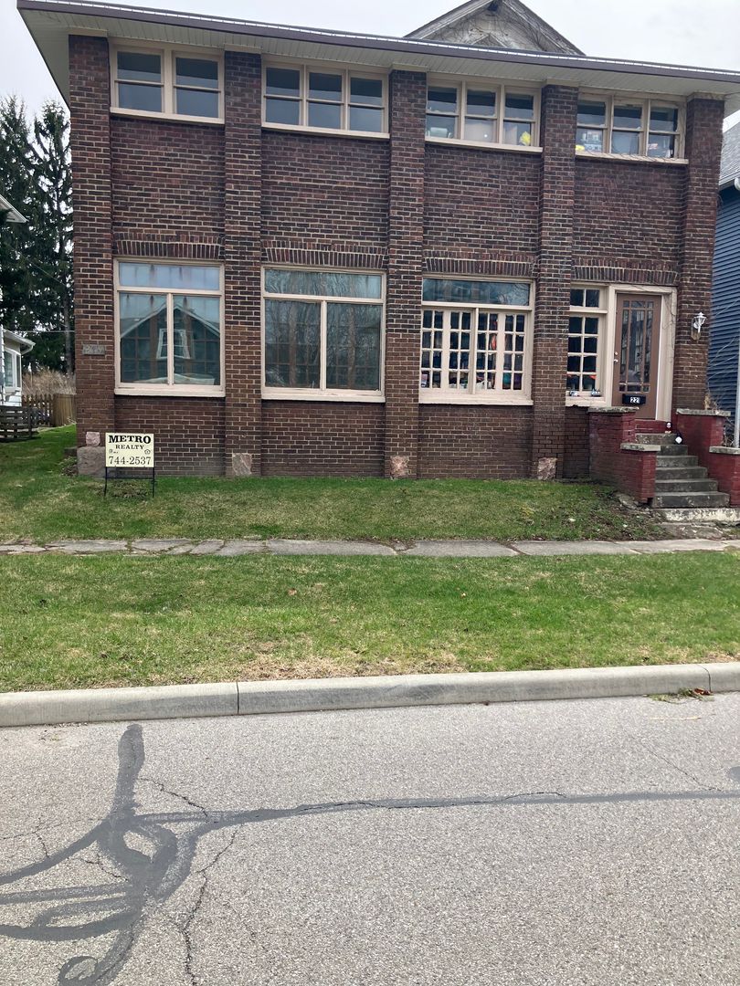 Kendallville Apartment: 219 W Rush St