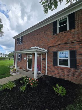 Fantastic 2 Bedrooms, 1.5 Baths, Townhouse, Close to St. Matthews and Bowman Field! – photo 1