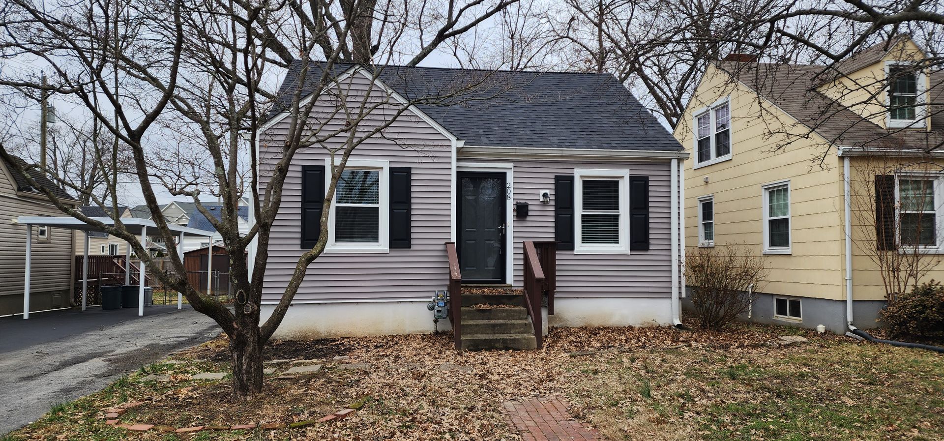 Louisville House: 208 Colonial Drive