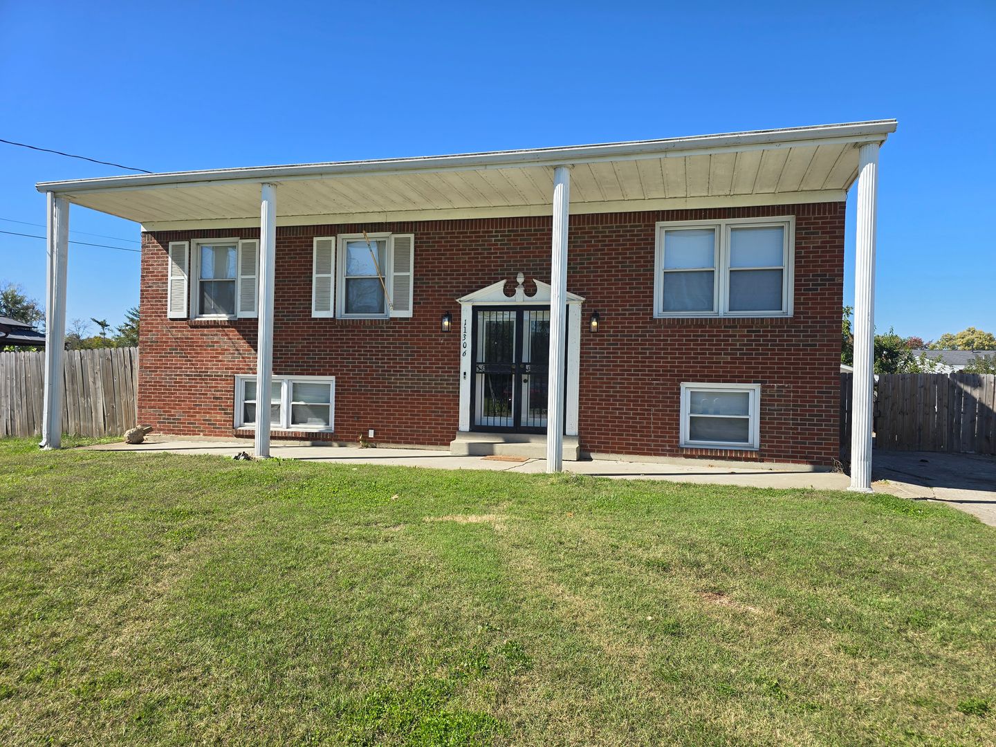 Louisville House: 11306 Deering Rd