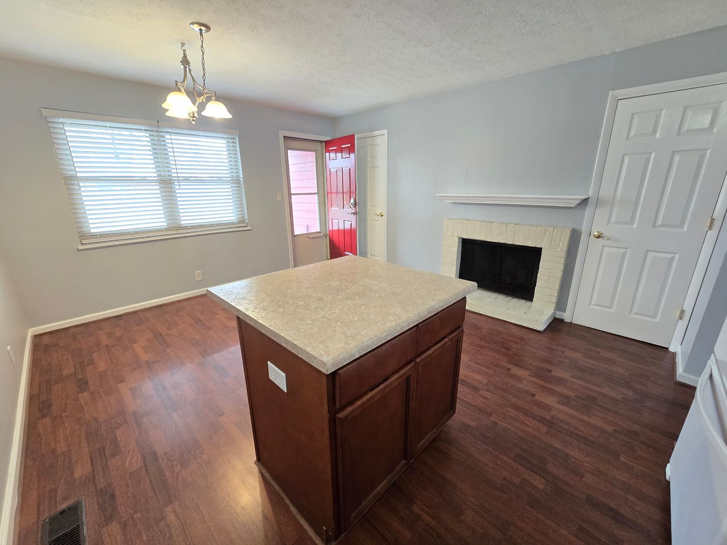 Louisville Apartment: 2831 Goose Creek Rd