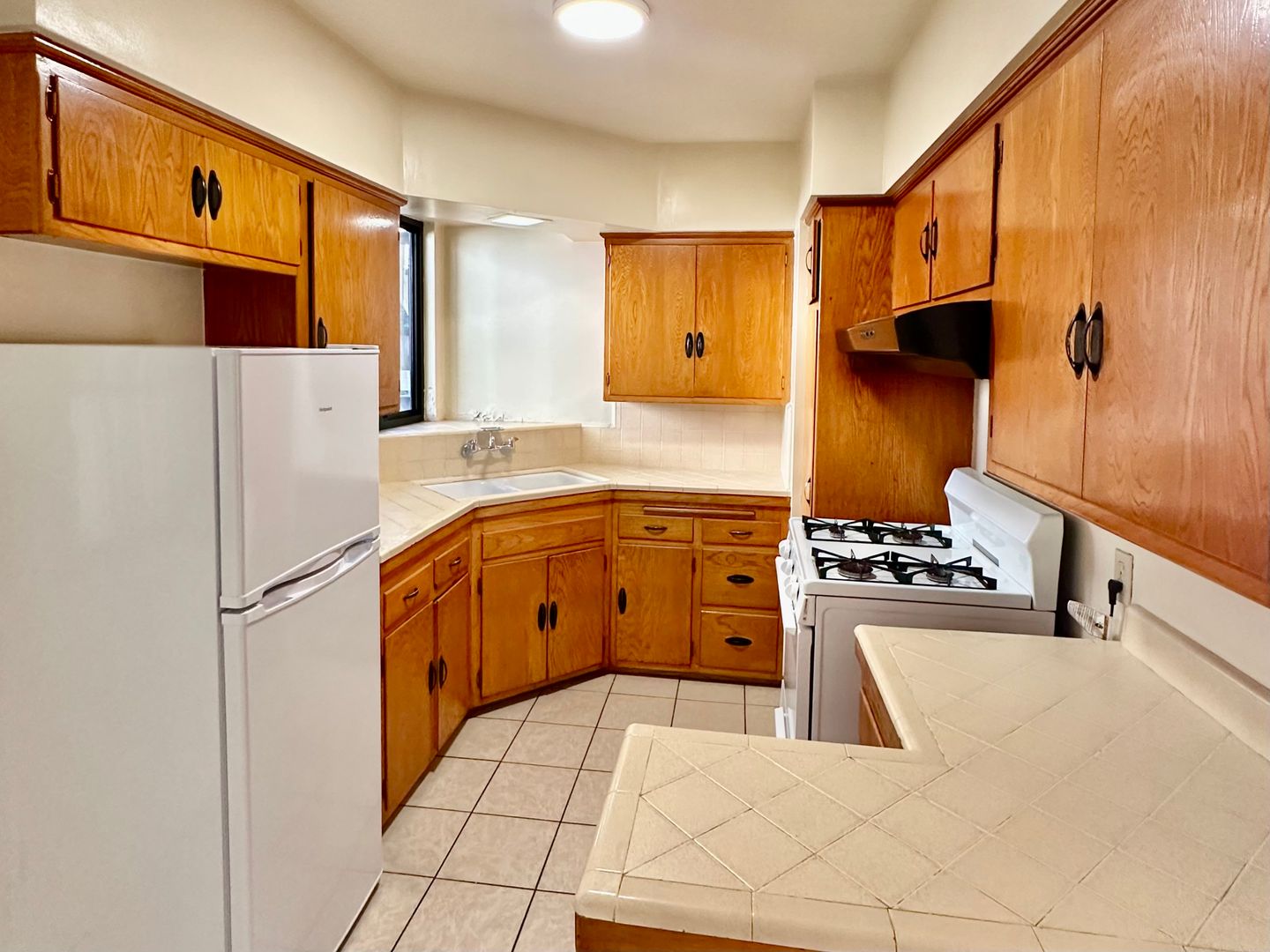 Glendale Apartment: 1338 N. Columbus Ave