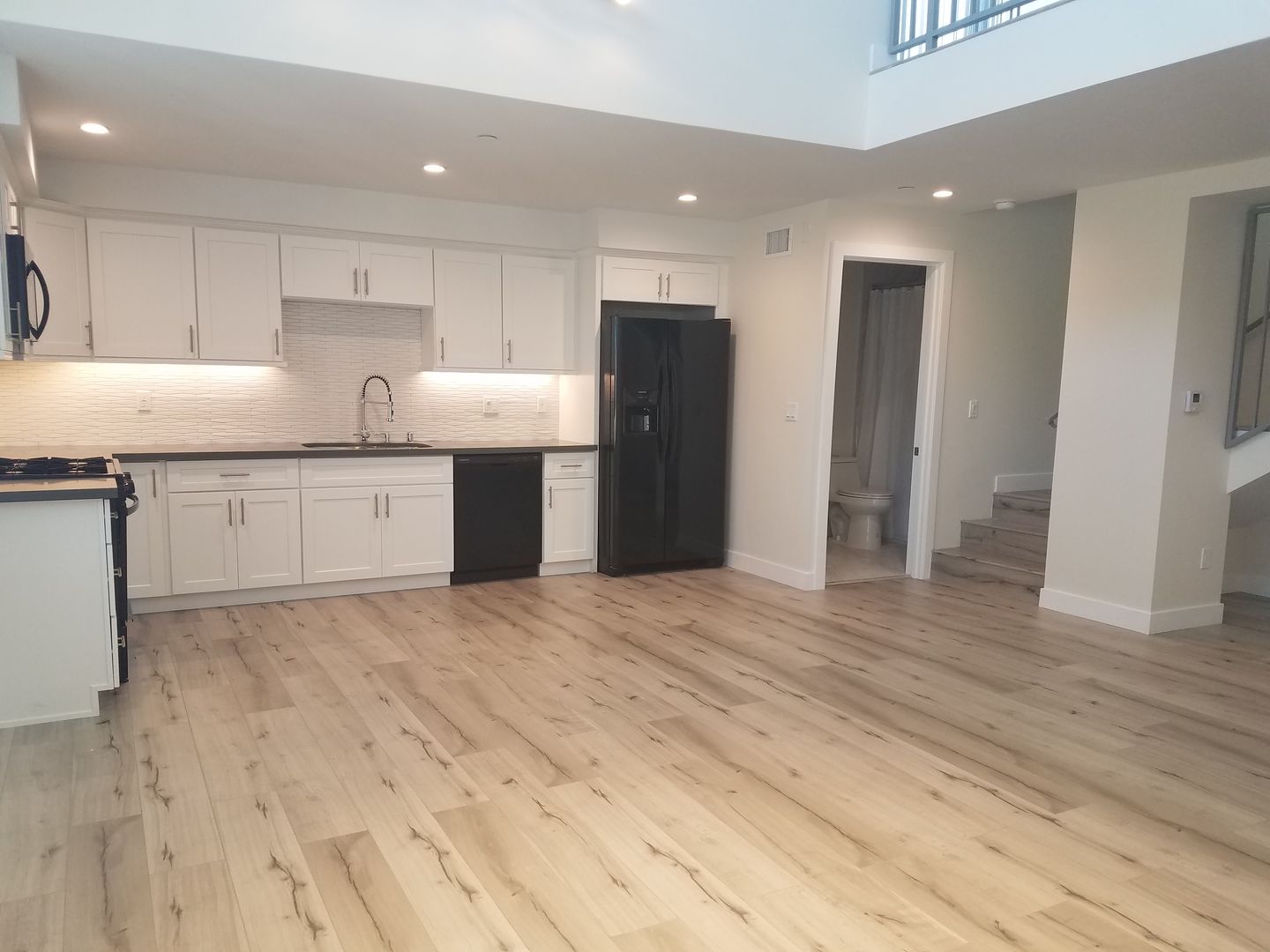 Los Angeles Apartment: 1110 S. Magnolia Ave.