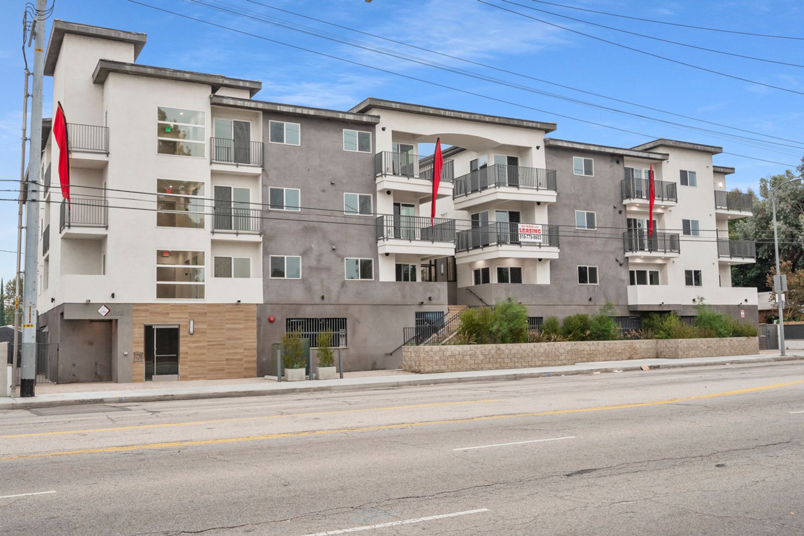 Sherman Oaks Apartment: 4960 Sepulveda Blvd.