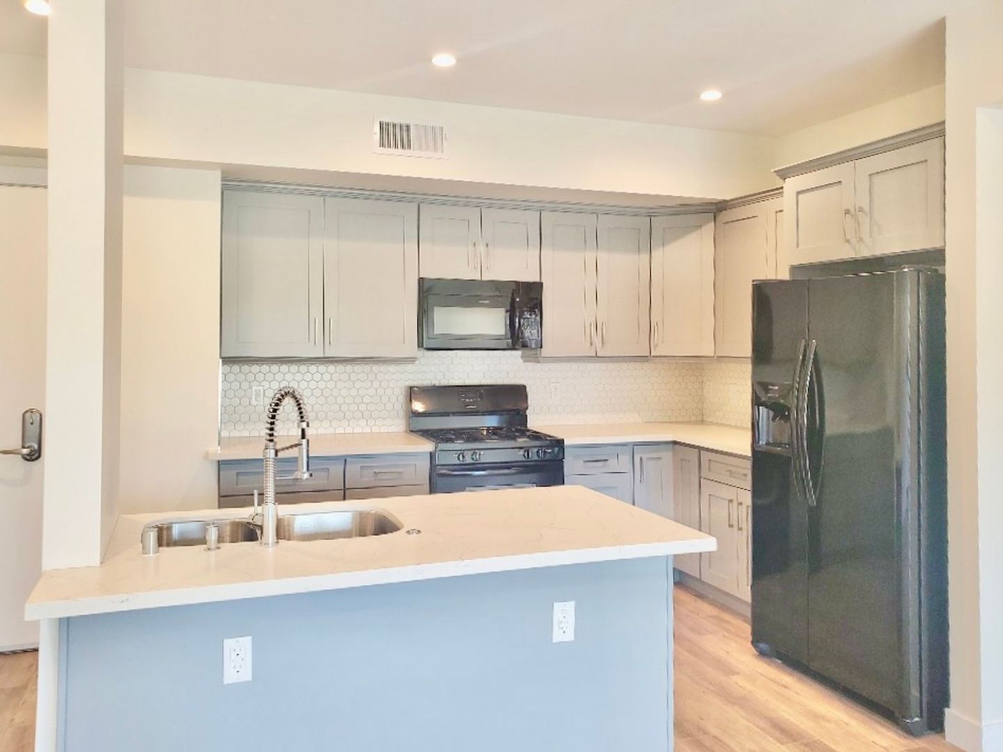 Sherman Oaks Apartment: 4960 Sepulveda Blvd.