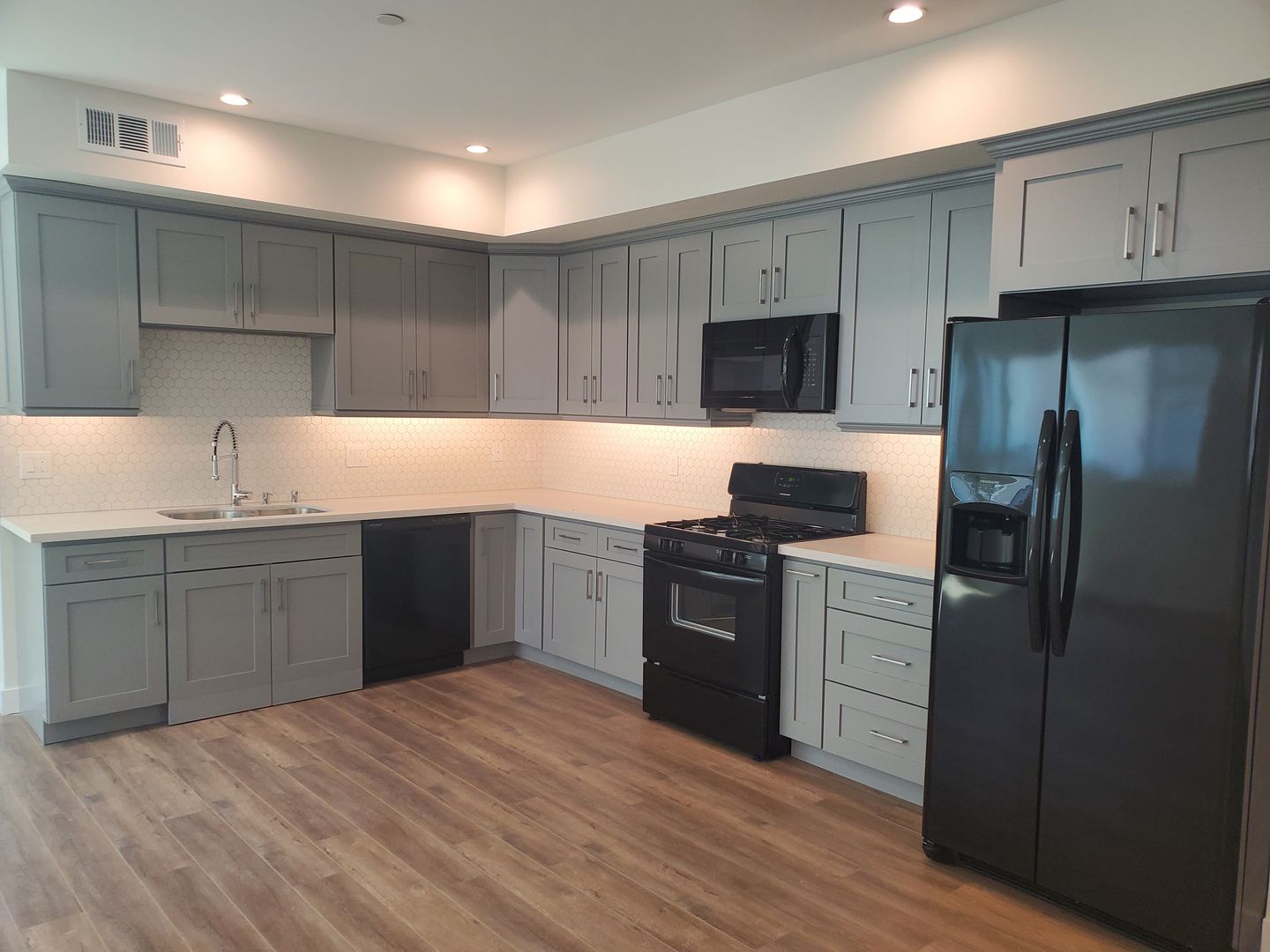 Sherman Oaks Apartment: 4960 Sepulveda Blvd.