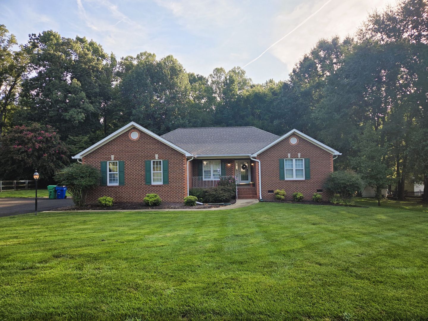 Moseley House: 4206 Tweedsmuir Road