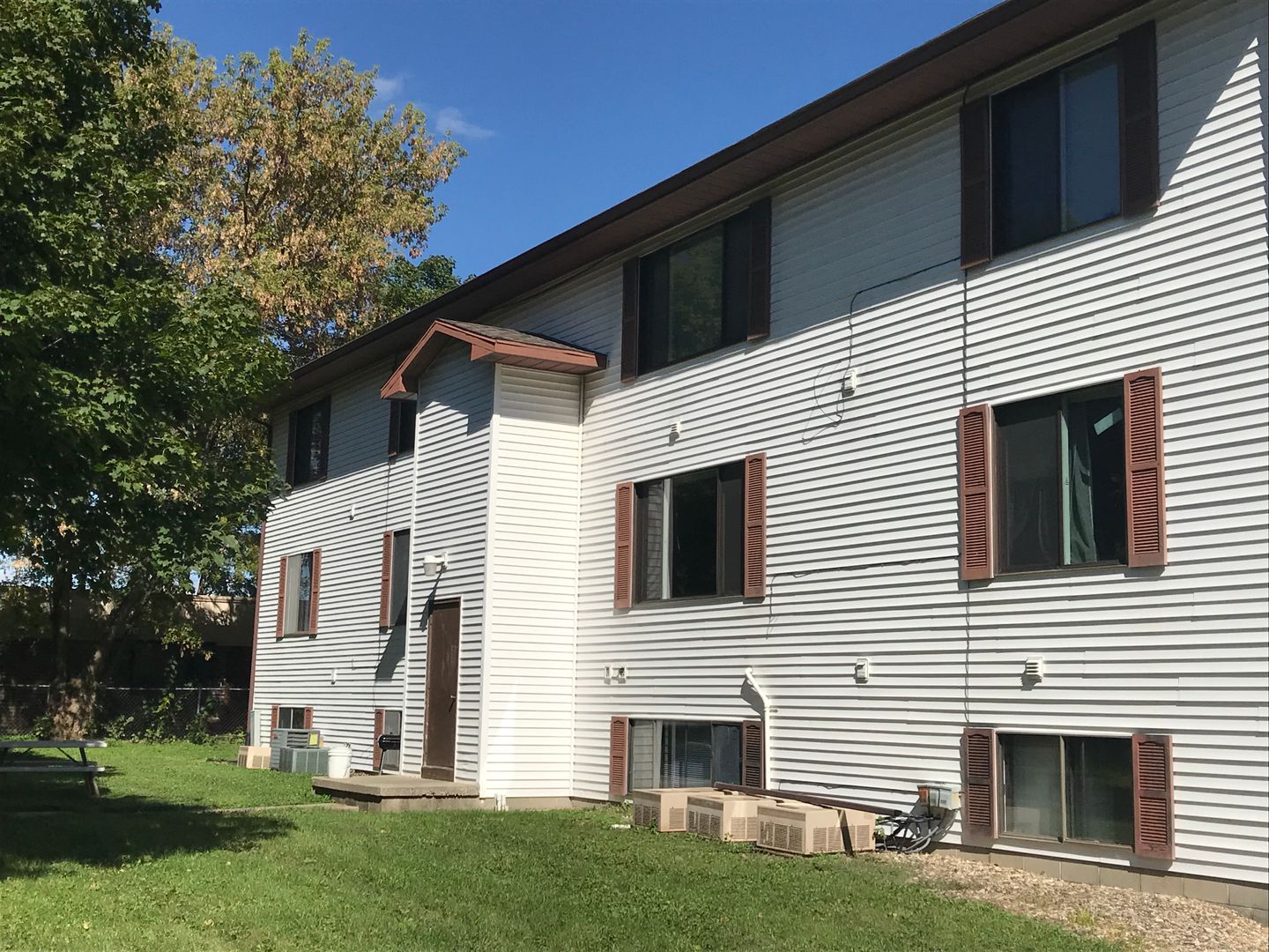 Waterloo Apartment: 1118 Tiffany Pl